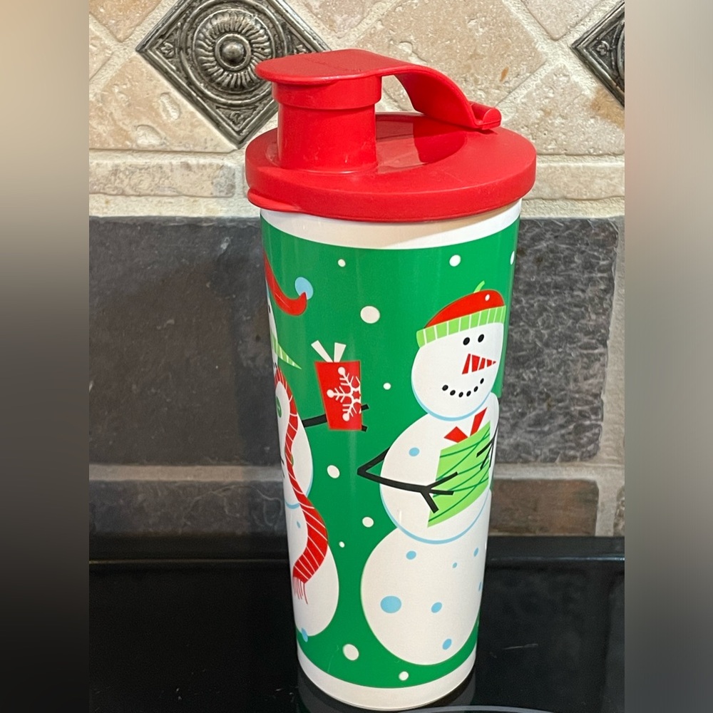 New Tupperware 16 ounce snowman cup with lid